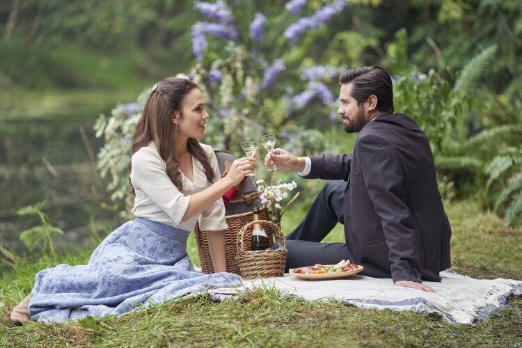 Lucas and Elizabeth romantic picnic When Calls The Heart