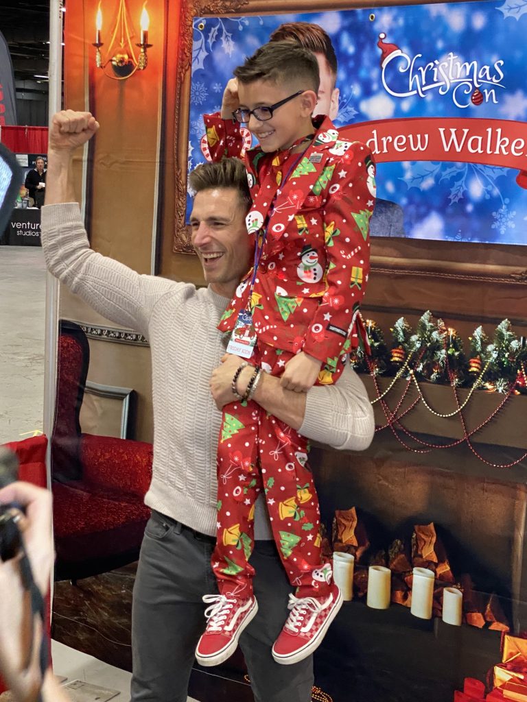 Andrew Walker and a child at Christmas Con 2022