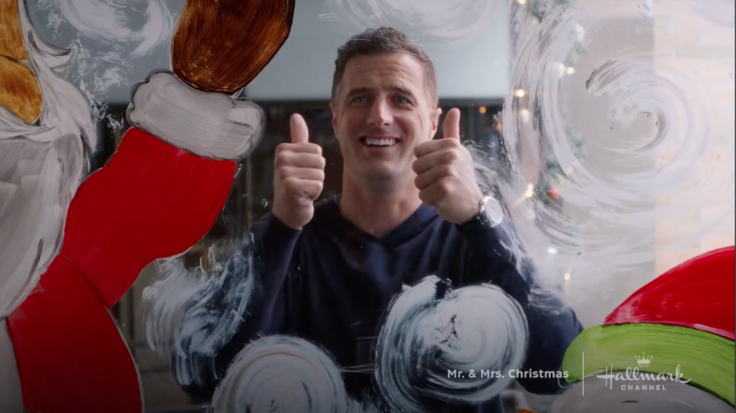 mr and mes christmas review brendan penny